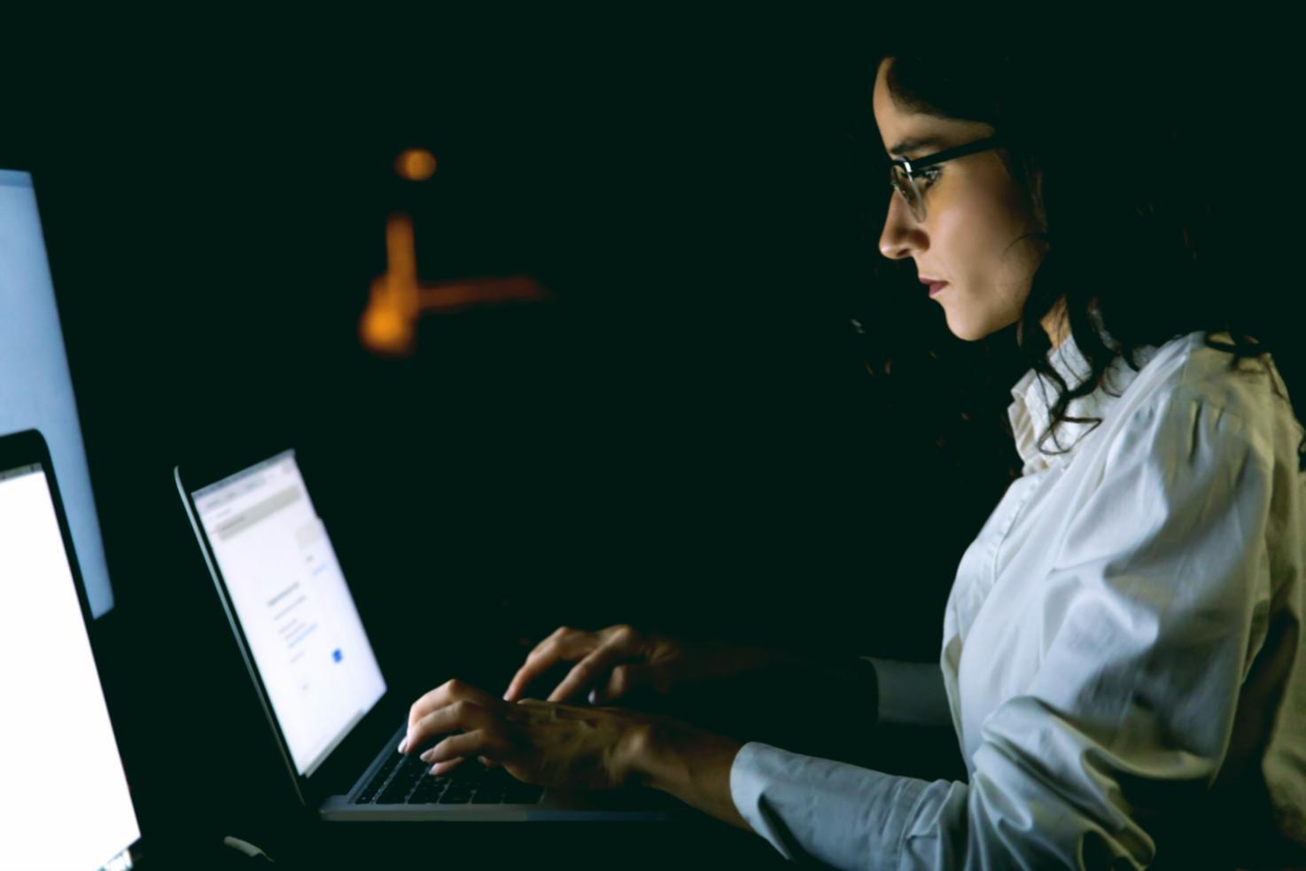 Процесс работы с базами данных и системами хранения информации